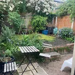 1-Bed Victorian Gf Apartment In London
